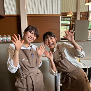 カフェガーデンズ接客スタッフ